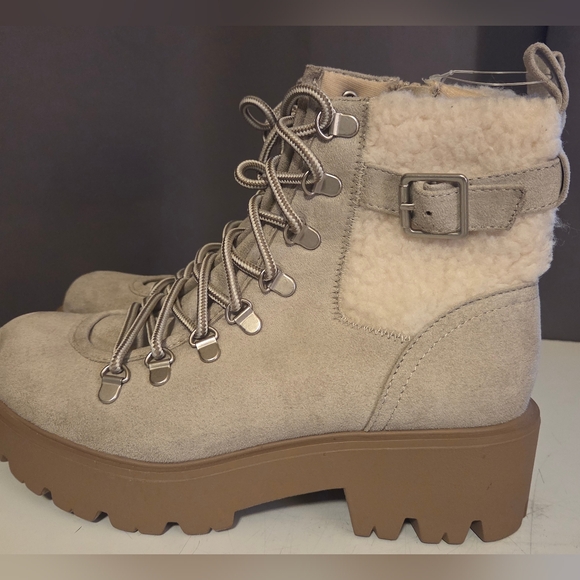 NWT Soda Women's Beige Serpa Lace-Up Ankle Boots 8.5 - Picture 6 of 11